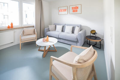 2-Raum Ferienwohnung Norderney Typ B – helles Apartment im Obergeschoss mit Blick ins Grüne